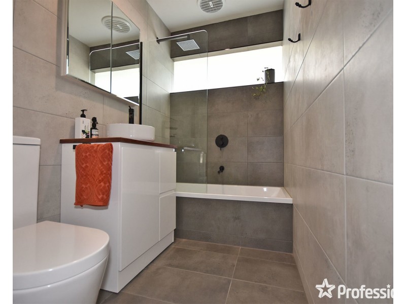 73 Esther Crescent, Mooroolbark VIC 3138