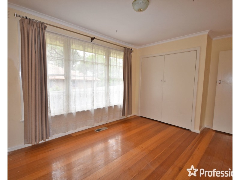 5 Stephen Crescent, Croydon VIC 3136