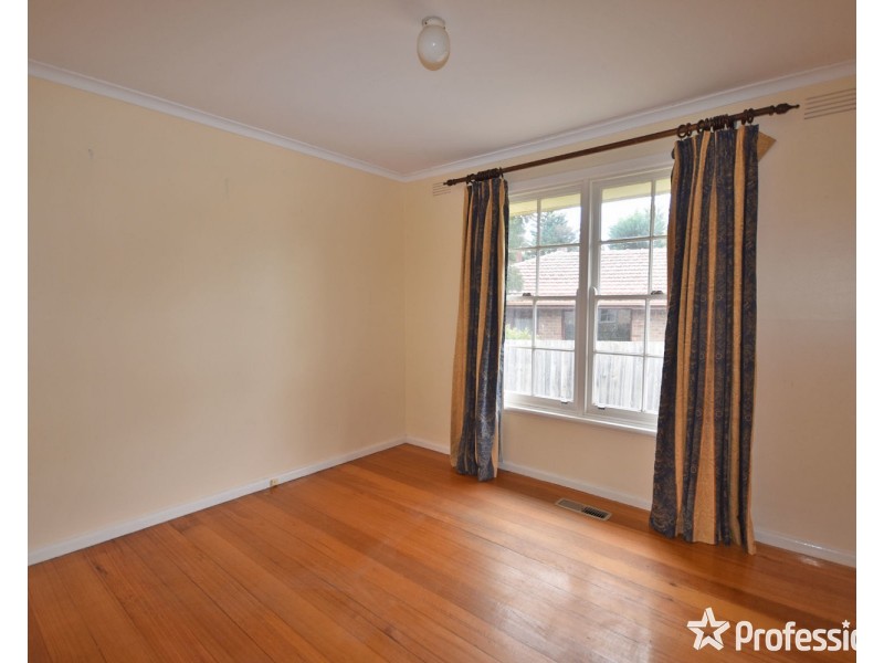 5 Stephen Crescent, Croydon VIC 3136