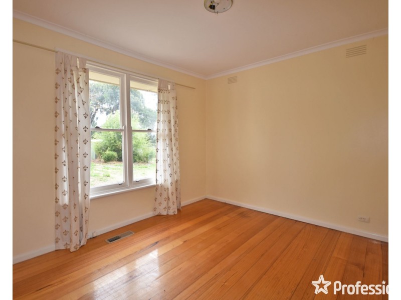 5 Stephen Crescent, Croydon VIC 3136