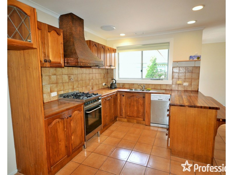 11 Lightwood Drive, Ferntree Gully VIC 3156