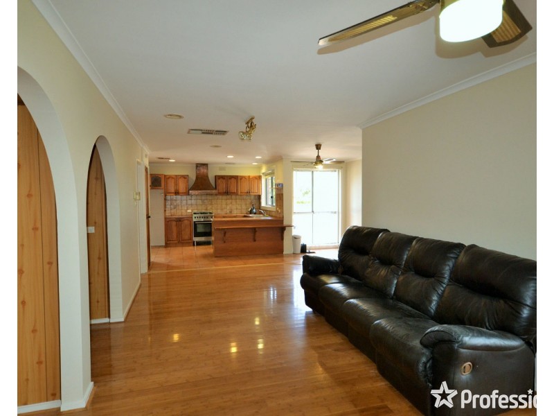 11 Lightwood Drive, Ferntree Gully VIC 3156