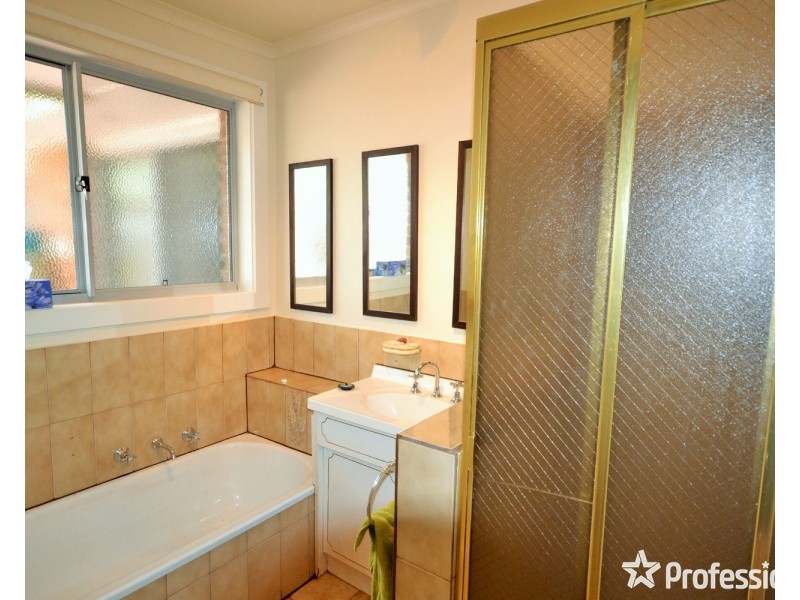 11 Lightwood Drive, Ferntree Gully VIC 3156