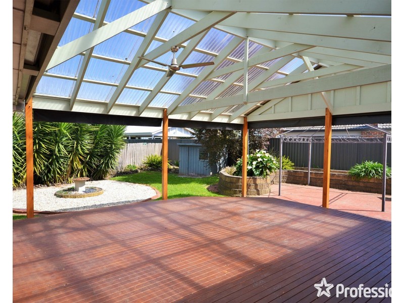 11 Lightwood Drive, Ferntree Gully VIC 3156