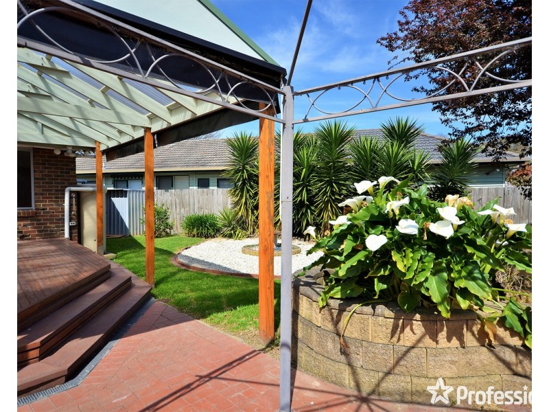 11 Lightwood Drive, Ferntree Gully VIC 3156