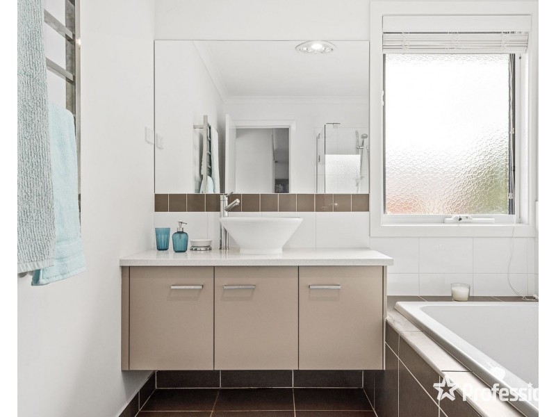 39 Larbert Road, Mooroolbark VIC 3138