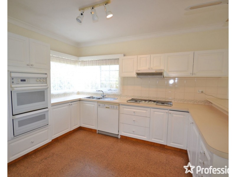 16 Celeste Court, Chirnside Park VIC 3116