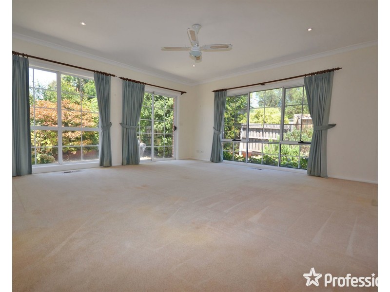 16 Celeste Court, Chirnside Park VIC 3116