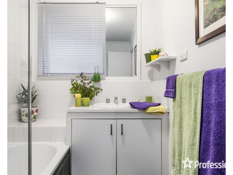 4 Roland Avenue, Mount Evelyn VIC 3796