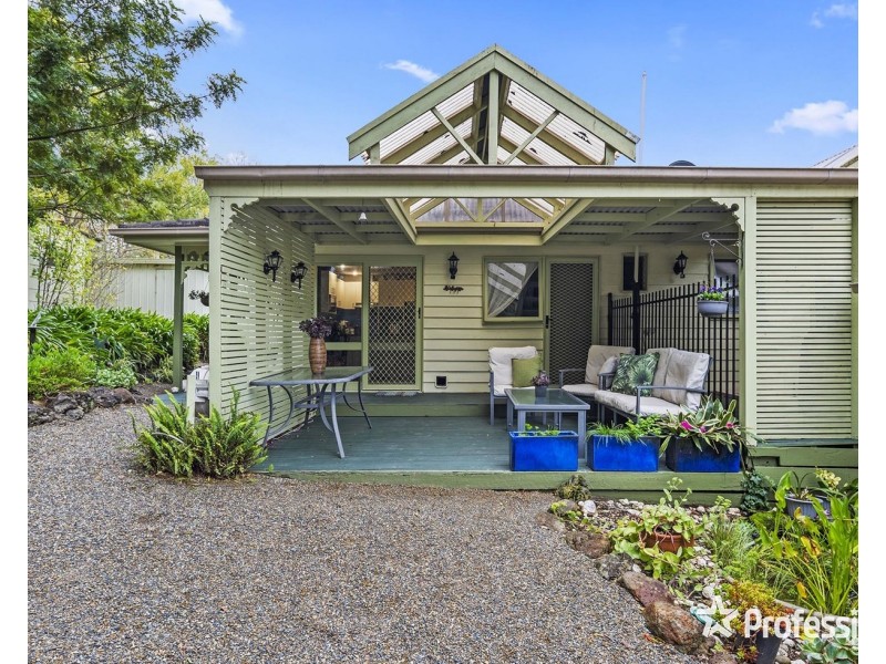 4 Roland Avenue, Mount Evelyn VIC 3796