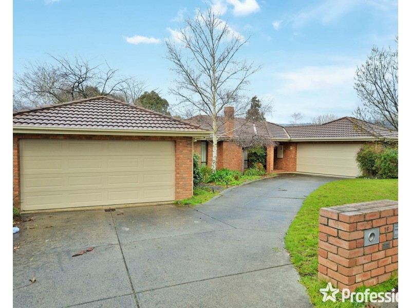 16 Chamberlain Drive, Kilsyth South VIC 3137