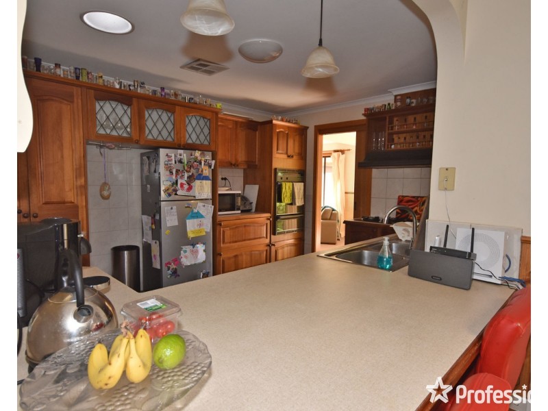 16 Chamberlain Drive, Kilsyth South VIC 3137