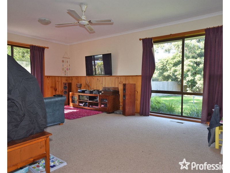 16 Chamberlain Drive, Kilsyth South VIC 3137