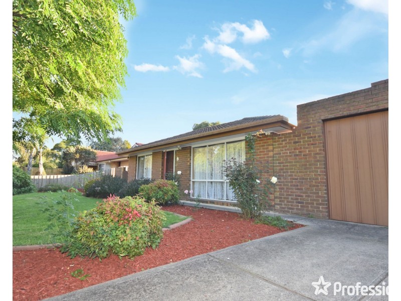 2 Hyde Park Walk, Mooroolbark VIC 3138