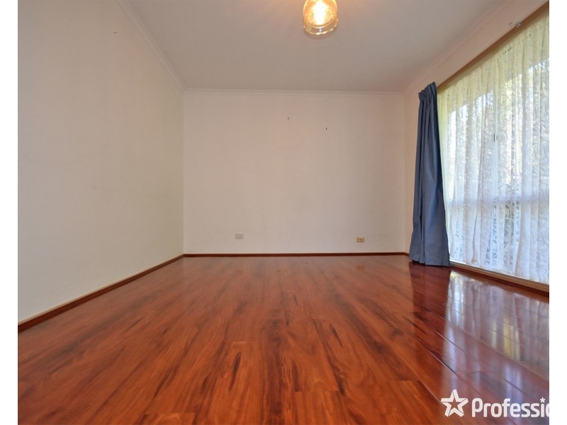 2 Hyde Park Walk, Mooroolbark VIC 3138