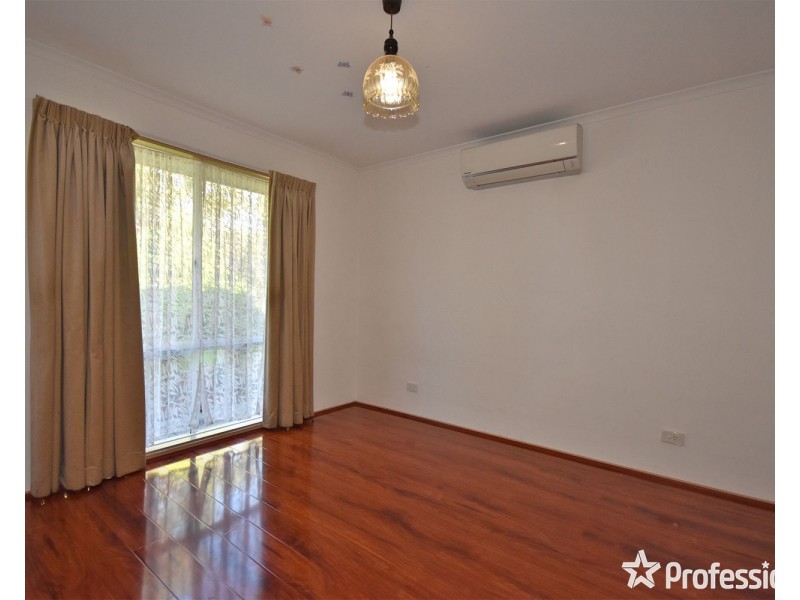 2 Hyde Park Walk, Mooroolbark VIC 3138