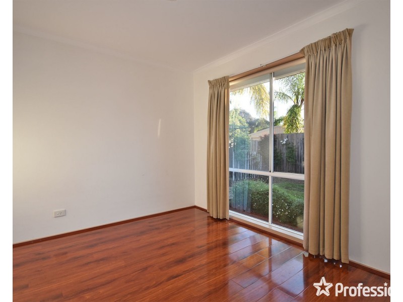 2 Hyde Park Walk, Mooroolbark VIC 3138