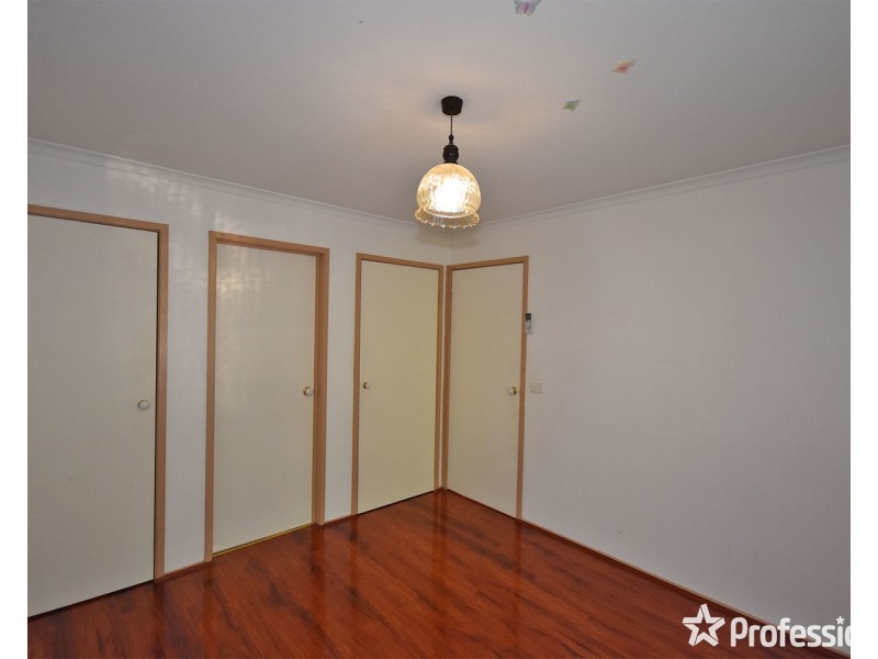 2 Hyde Park Walk, Mooroolbark VIC 3138