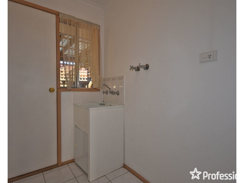 2 Hyde Park Walk, Mooroolbark VIC 3138