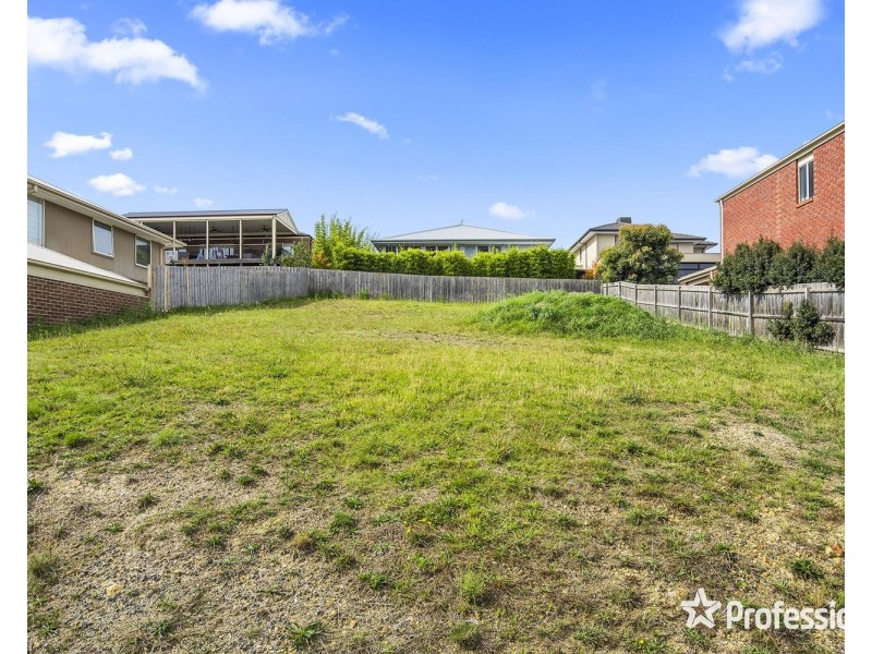 12 Regent Avenue, Mooroolbark VIC 3138