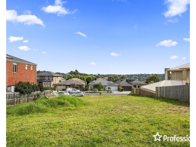 12 Regent Avenue, Mooroolbark VIC 3138