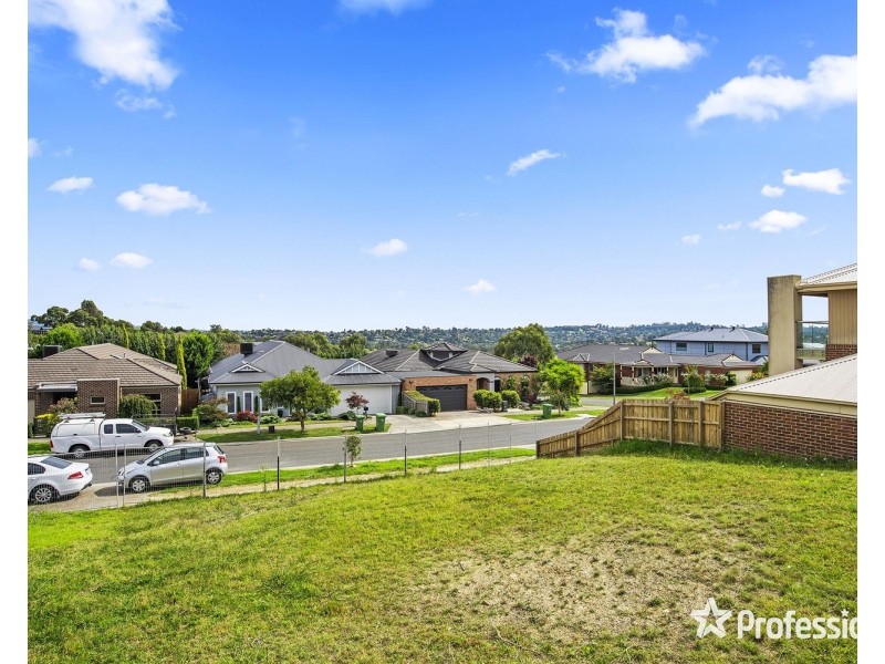 12 Regent Avenue, Mooroolbark VIC 3138