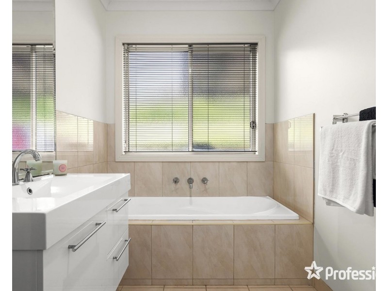 16a Charles Road, Lilydale VIC 3140