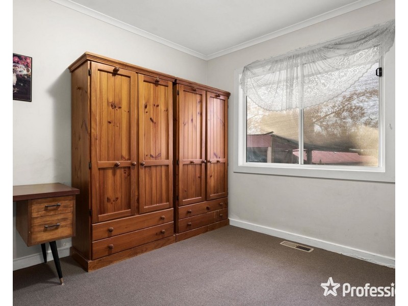 16 Mount View Parade, Mooroolbark VIC 3138