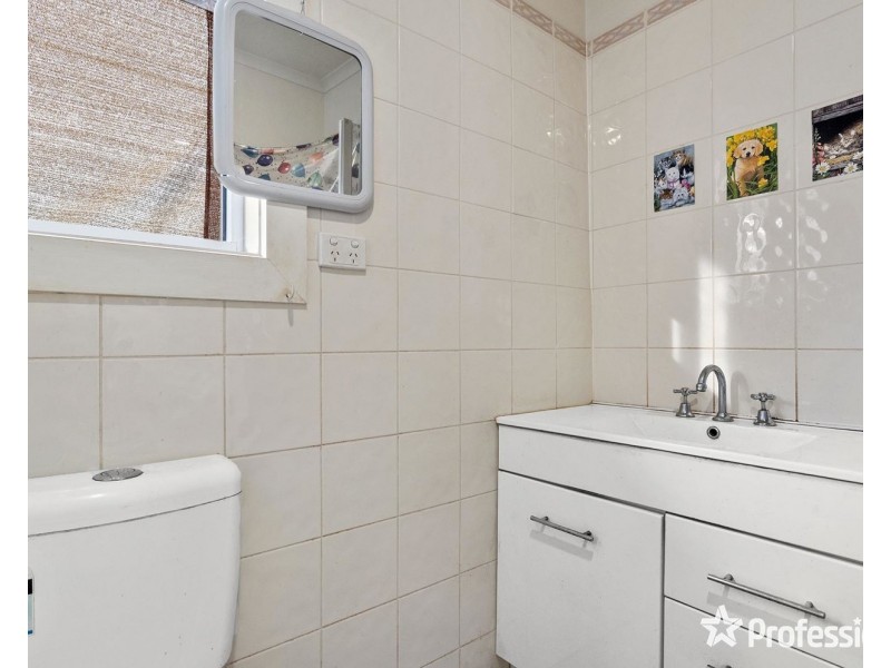 16 Mount View Parade, Mooroolbark VIC 3138