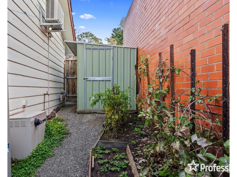 16 Mount View Parade, Mooroolbark VIC 3138