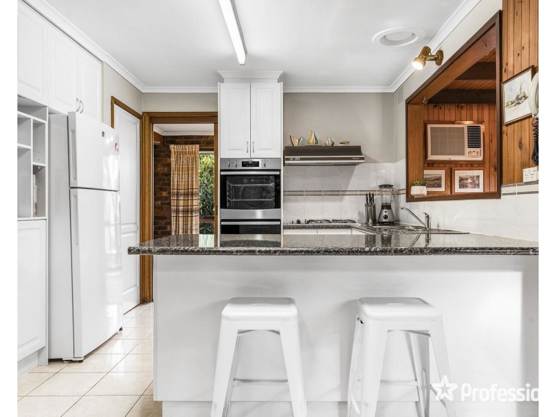 22 Eastwood Crescent, Mooroolbark VIC 3138