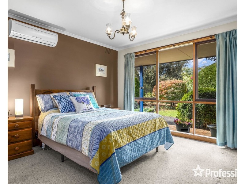 22 Eastwood Crescent, Mooroolbark VIC 3138