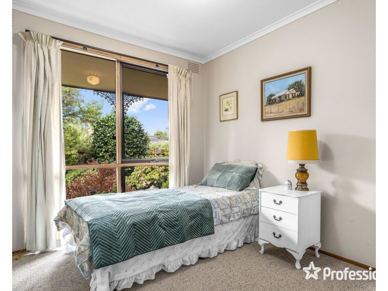 22 Eastwood Crescent, Mooroolbark VIC 3138