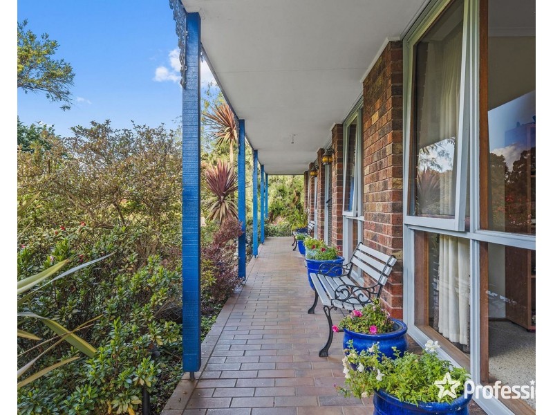 22 Eastwood Crescent, Mooroolbark VIC 3138