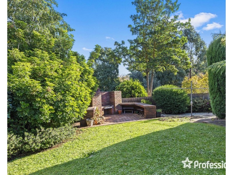 22 Eastwood Crescent, Mooroolbark VIC 3138