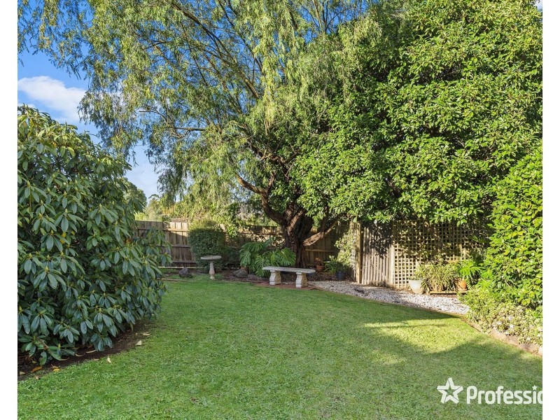 22 Eastwood Crescent, Mooroolbark VIC 3138
