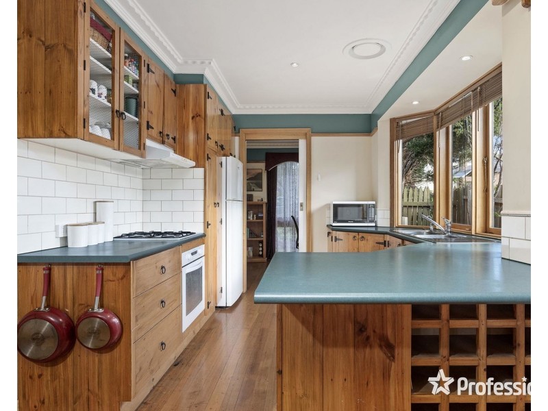 18 Maple Court, Kilsyth VIC 3137