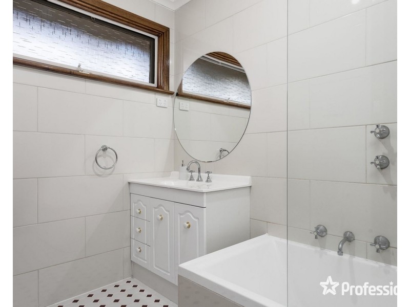 18 Maple Court, Kilsyth VIC 3137