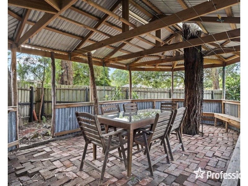 18 Maple Court, Kilsyth VIC 3137