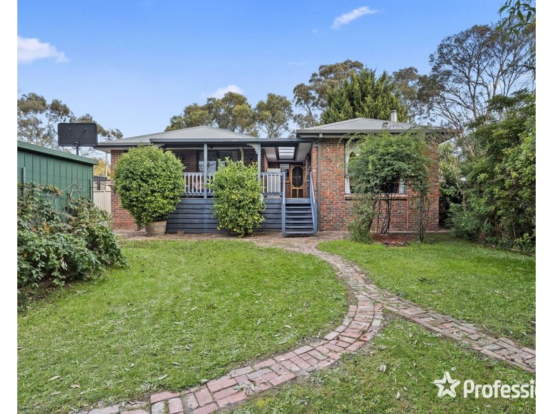 18 Maple Court, Kilsyth VIC 3137