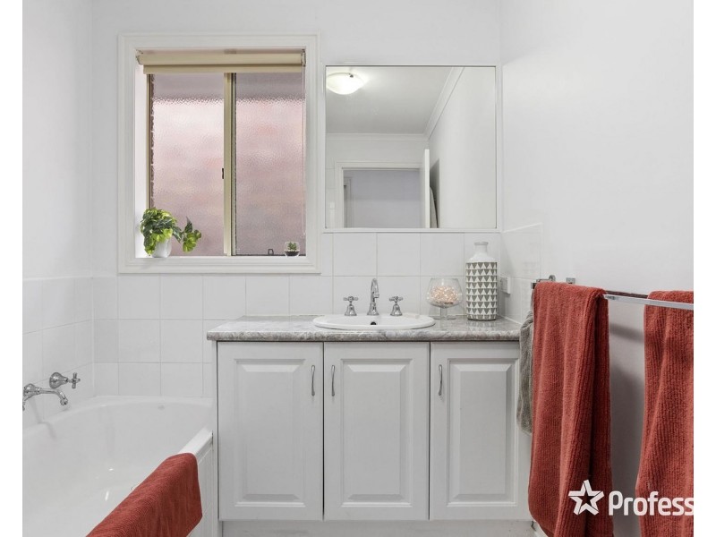 4/12 Ryland Avenue, Croydon VIC 3136
