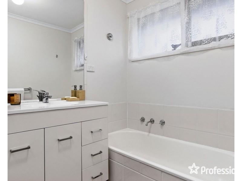 1/8 Crestway, Lilydale VIC 3140