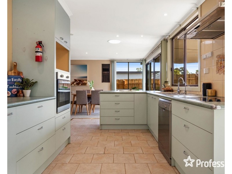 10 Jillian Street, Mooroolbark VIC 3138