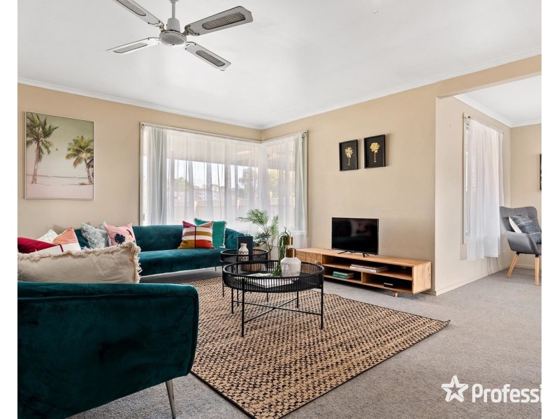 10 Jillian Street, Mooroolbark VIC 3138