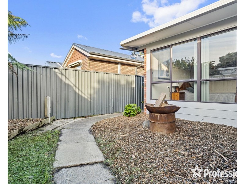 10 Jillian Street, Mooroolbark VIC 3138