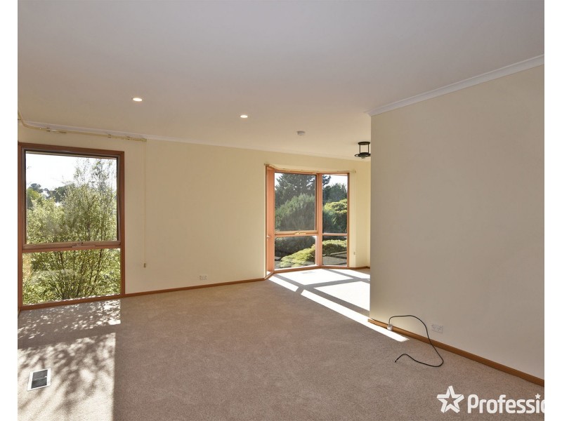 3 Hillview Court, Croydon Hills VIC 3136