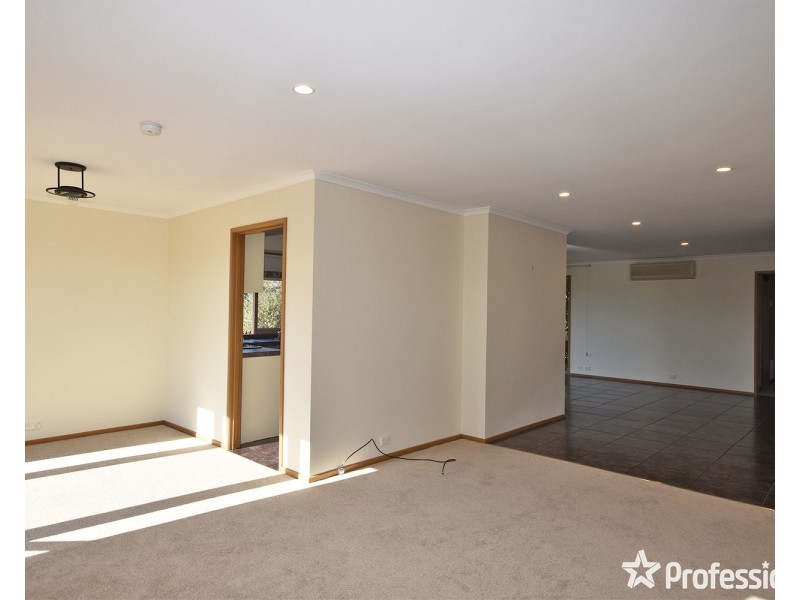 3 Hillview Court, Croydon Hills VIC 3136