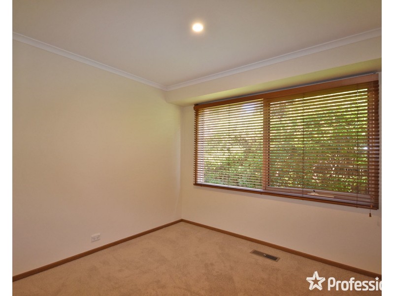 3 Hillview Court, Croydon Hills VIC 3136