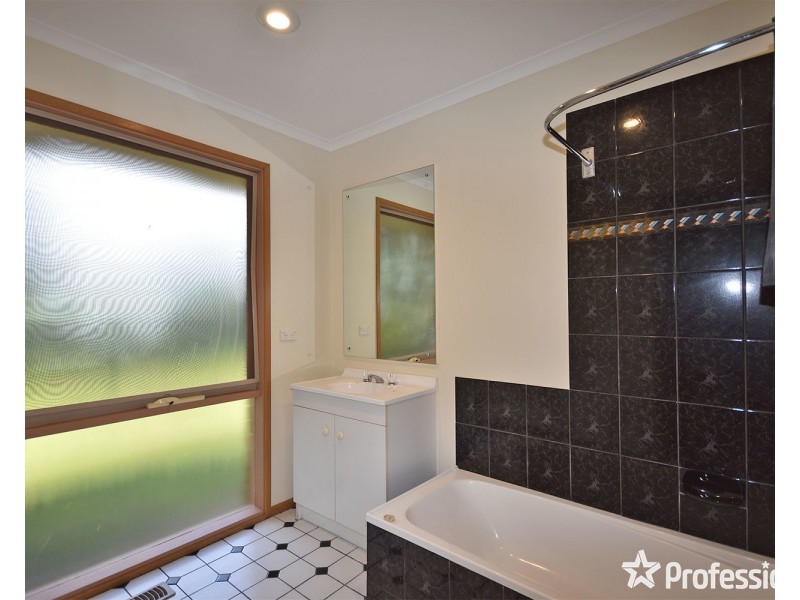 3 Hillview Court, Croydon Hills VIC 3136