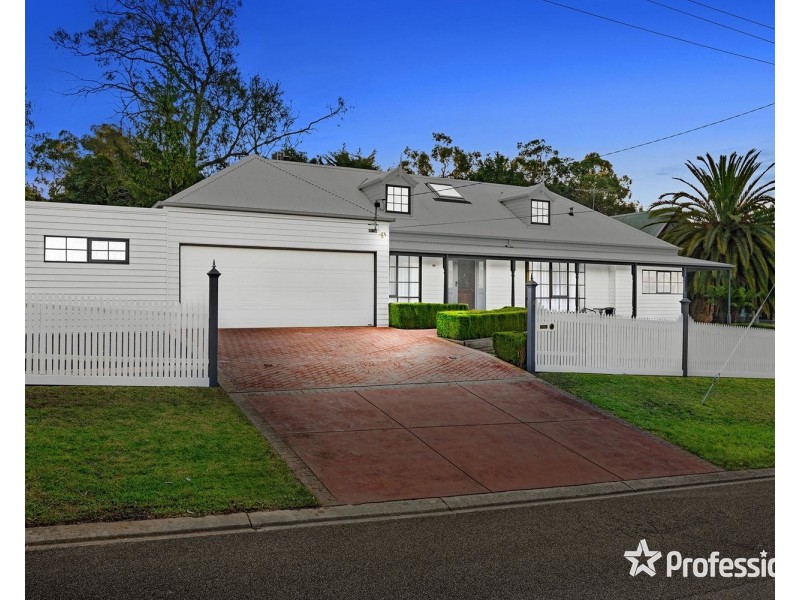 15 Rangeview Road, Mount Evelyn VIC 3796